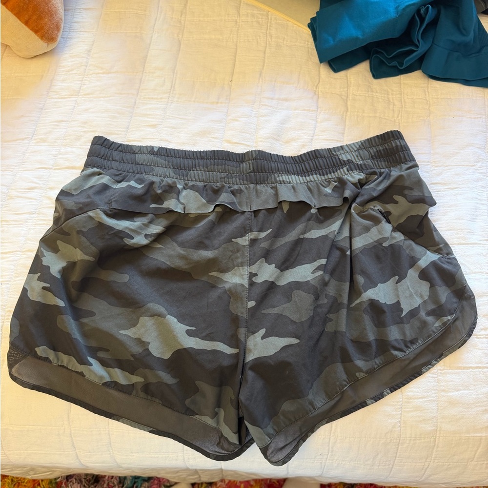 Athleta Olive Camo Women’s Athletic Shorts - Picture 2 of 3